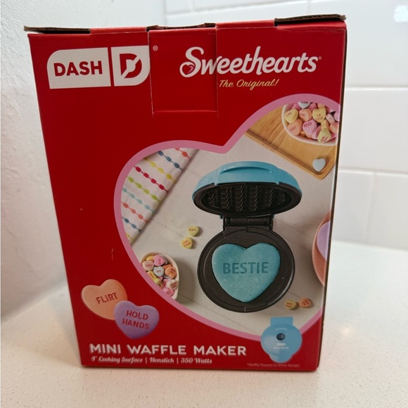 NWB Dash Sweethearts Mini Waffle Maker - Blue - Picture 2 of 3